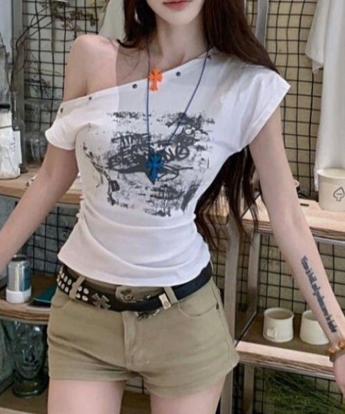LADY LIKE(レディライク)の「スタッズ付きワンショルダーTシャツ(Tシャツ/カットソー・レディース・ホワイト/ブラック・M)」の7枚目の写真