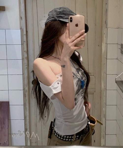 LADY LIKE(レディライク)の「スタッズ付きワンショルダーTシャツ(Tシャツ/カットソー・レディース・ホワイト/ブラック・M)」の10枚目の写真