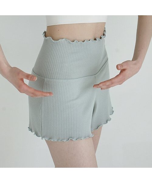 DEVIWEAR(デヴィウェア)の「女性ヨガウェア DEVI-B0061-ペイルミント ピラティス ビビアナ リブショーツ(その他パンツ・レディース・ミント・1/2)」の5枚目の写真