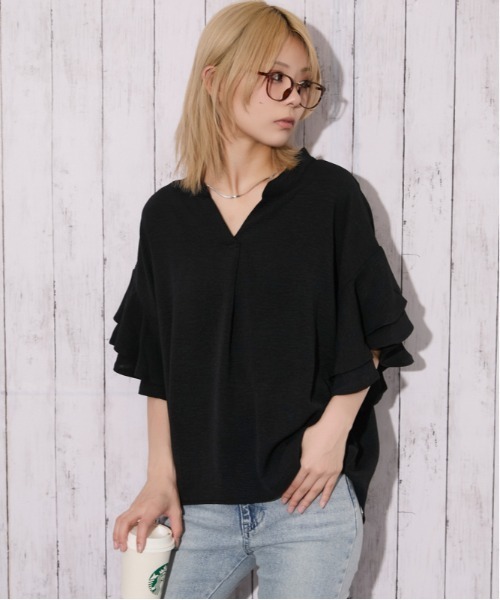 GORGE（ゴージ）の「《袖フリル・抜け感》カットスキッパーシャツ／フェミニン×ナチュラル／春夏／全4色（シャツ/ブラウス・レディース・ブラック/チャコール/アイボリー/ブルー・F）」の3枚目の写真