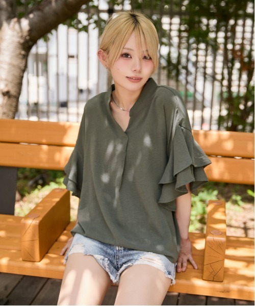 GORGE（ゴージ）の「《袖フリル・抜け感》カットスキッパーシャツ／フェミニン×ナチュラル／春夏／全4色（シャツ/ブラウス・レディース・ブラック/チャコール/アイボリー/ブルー・F）」の5枚目の写真