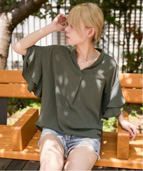 GORGE（ゴージ）の「《袖フリル・抜け感》カットスキッパーシャツ／フェミニン×ナチュラル／春夏／全4色（シャツ/ブラウス・レディース・ブラック/チャコール/アイボリー/ブルー・F）」の6枚目の写真