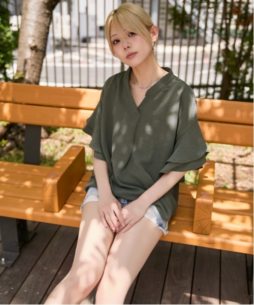 GORGE（ゴージ）の「《袖フリル・抜け感》カットスキッパーシャツ／フェミニン×ナチュラル／春夏／全4色（シャツ/ブラウス・レディース・ブラック/チャコール/アイボリー/ブルー・F）」の7枚目の写真