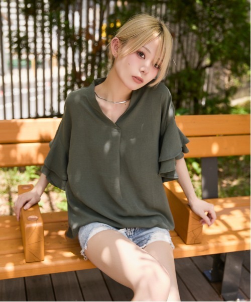 GORGE（ゴージ）の「《袖フリル・抜け感》カットスキッパーシャツ／フェミニン×ナチュラル／春夏／全4色（シャツ/ブラウス・レディース・ブラック/チャコール/アイボリー/ブルー・F）」の8枚目の写真