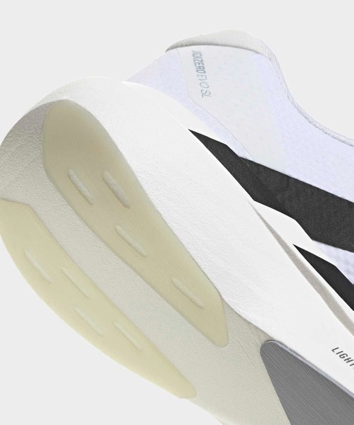 adidas(アディダス)の「アディゼロ EVO SL ウーブン / Adizero EVO SL WOVEN W / ランニングシューズ / アディダス adidas(スニーカー・レディース・ホワイト×ブラック・22.0cm/22.5cm/23.0cm/23.5cm/24.0cm/24.5cm/25.0cm/25.5cm/26.0cm)」の7枚目の写真