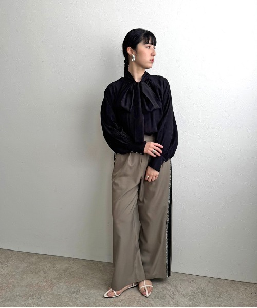 LHELBIE(レルビエ)の「ビッグボウタイブラウス(シャツ/ブラウス・レディース・ブラック/グレー/オフホワイト・M)」の14枚目の写真