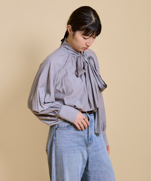 LHELBIE(レルビエ)の「ビッグボウタイブラウス(シャツ/ブラウス・レディース・ブラック/グレー/オフホワイト・M)」の20枚目の写真