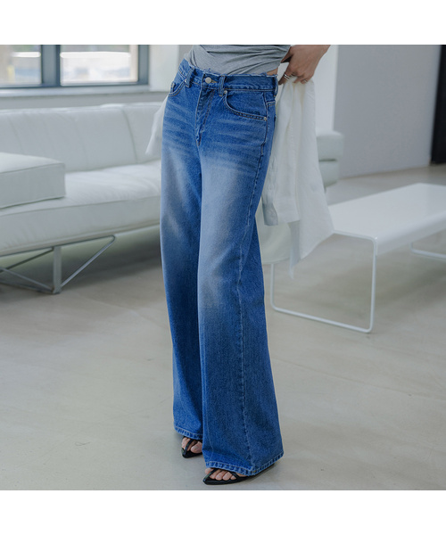 MEMUA(メムア)の「カッティングオビサンドキャットウォッシュデニム(デニムパンツ・レディース・ブルー・SMALL/LARGE/MEDIUM)」の1枚目の写真