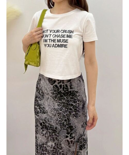EVRIS(エヴリス)の「バックオープンクロップドTシャツ(Tシャツ/カットソー・レディース・ブラック/ホワイト/ブルー・FREE)」の2枚目の写真