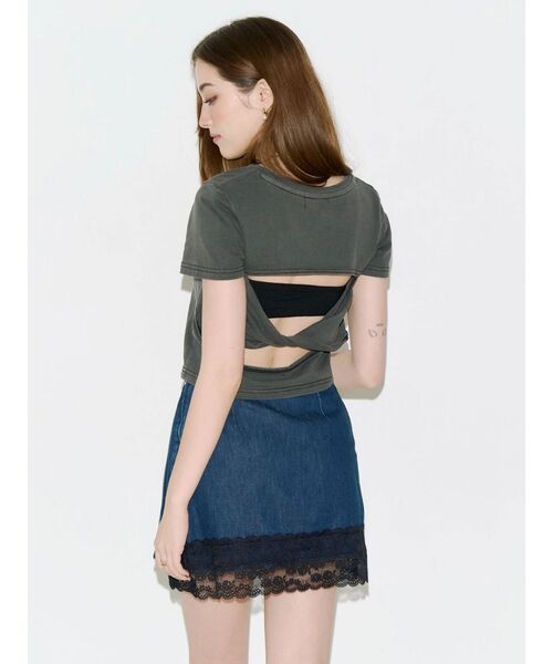 EVRIS(エヴリス)の「バックオープンクロップドTシャツ(Tシャツ/カットソー・レディース・ブラック/ホワイト/ブルー・FREE)」の6枚目の写真