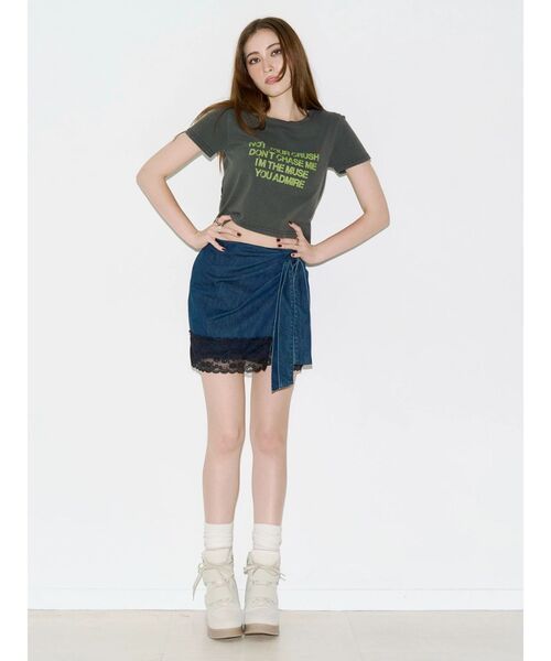 EVRIS(エヴリス)の「バックオープンクロップドTシャツ(Tシャツ/カットソー・レディース・ブラック/ホワイト/ブルー・FREE)」の9枚目の写真