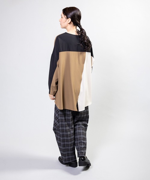 OSMOSIS（オズモーシス）の「アシンメトリーヘム切替長袖Tシャツ（Tシャツ/カットソー・レディース・チャコール/アイボリー/ブラック・ONE SIZE）」の7枚目の写真