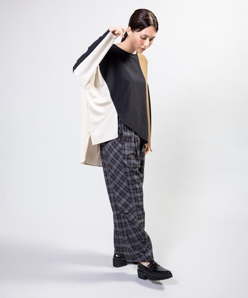 OSMOSIS（オズモーシス）の「アシンメトリーヘム切替長袖Tシャツ（Tシャツ/カットソー・レディース・チャコール/アイボリー/ブラック・ONE SIZE）」の8枚目の写真