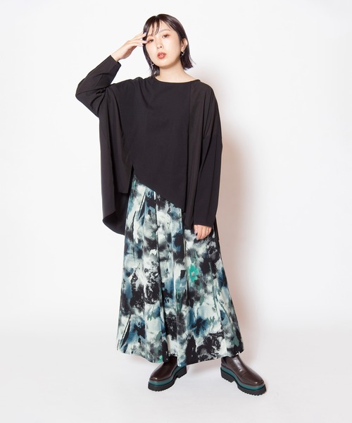 OSMOSIS（オズモーシス）の「アシンメトリーヘム切替長袖Tシャツ（Tシャツ/カットソー・レディース・チャコール/アイボリー/ブラック・ONE SIZE）」の18枚目の写真
