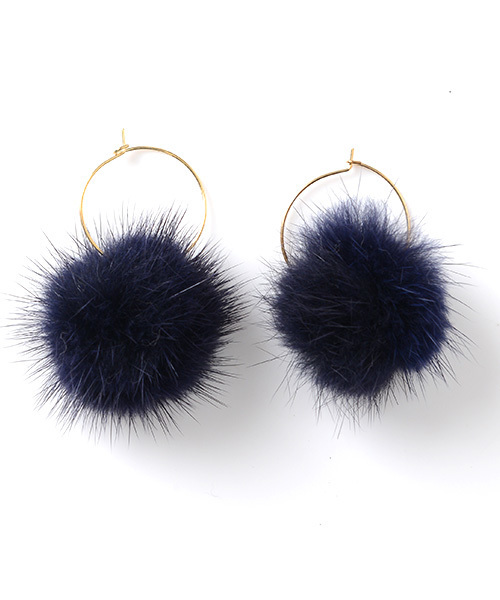 Luz Llena (NEY)（ラズレナニー）の「ゴールドフープ・ファーピアス（ピアス（両耳用）・レディース・ベージュ/ネイビー/オフホワイト/グレー/ブラック/カーキ・ﾌﾘ-）」の6枚目の写真