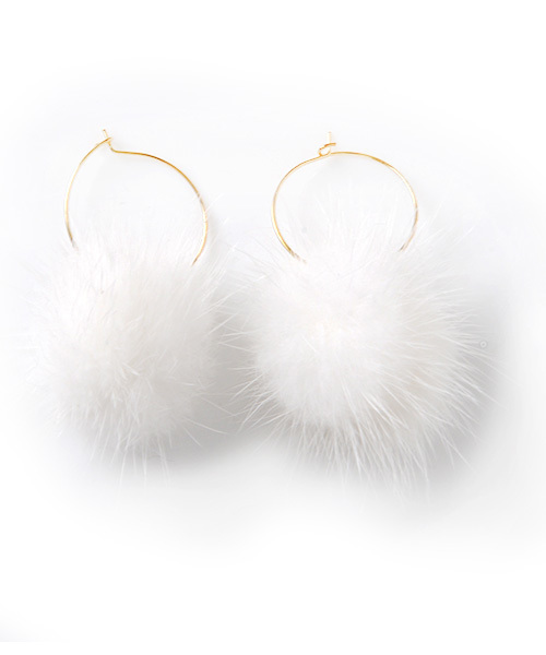 Luz Llena (NEY)（ラズレナニー）の「ゴールドフープ・ファーピアス（ピアス（両耳用）・レディース・ベージュ/ネイビー/オフホワイト/グレー/ブラック/カーキ・ﾌﾘ-）」の2枚目の写真