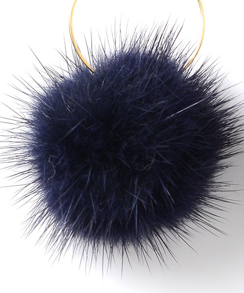 Luz Llena (NEY)（ラズレナニー）の「ゴールドフープ・ファーピアス（ピアス（両耳用）・レディース・ベージュ/ネイビー/オフホワイト/グレー/ブラック/カーキ・ﾌﾘ-）」の8枚目の写真