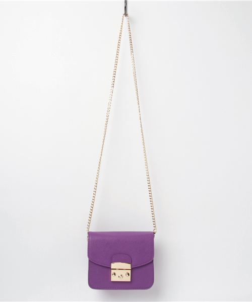 KOBE LETTUCE（コウベレタス）の「今季もやっぱりMiniバッグ♪大人Ladyなstyleに！2way☆チェーンミニショルダーバッグ/レディース/神戸レタス[B1030]（ショルダーバッグ・レディース・ベージュ/コーラル/サックスブルー/ブラック/グレー系その他/ピンク系その他/ピンク/レモンイエロー/オフホワイト/グリーン/チェリーピンク/レッド/パープル/ボルドー/レオパード/イエロー・FREE）」の8枚目の写真