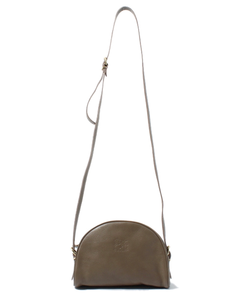IL BISONTE（イルビゾンテ）の「IL BISONTE / ORIGINAL LEATHER / SHOULDER BAG（ショルダーバッグ・レディース・ブラック/ダークブラウン/ネイビー/グレー/オリーブ/レッド/ライトブラウン/ナチュラル/グリーン/オレンジ/レンガ・FREE）」の21枚目の写真