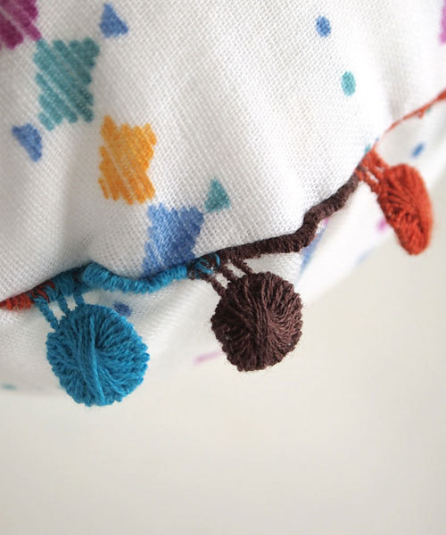 BOBO（ボボ）の「【BOBO(ボボ)】 コーラム ママ＆ベビークッション ホワイト（授乳ケープ/授乳クッション・キッズ・ホワイト・ONE SIZE）」の2枚目の写真