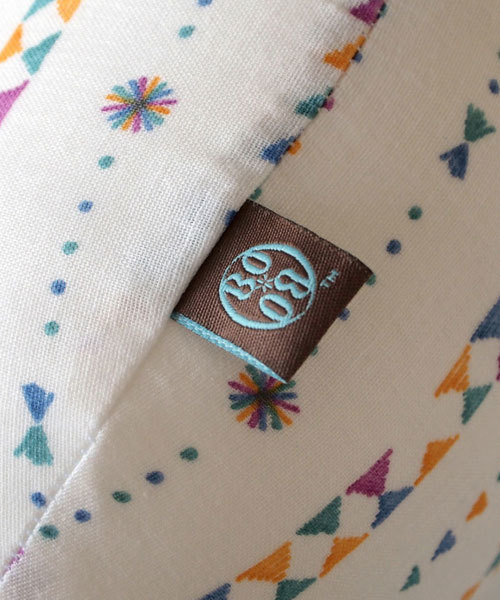 BOBO（ボボ）の「【BOBO(ボボ)】 コーラム ママ＆ベビークッション ホワイト（授乳ケープ/授乳クッション・キッズ・ホワイト・ONE SIZE）」の4枚目の写真