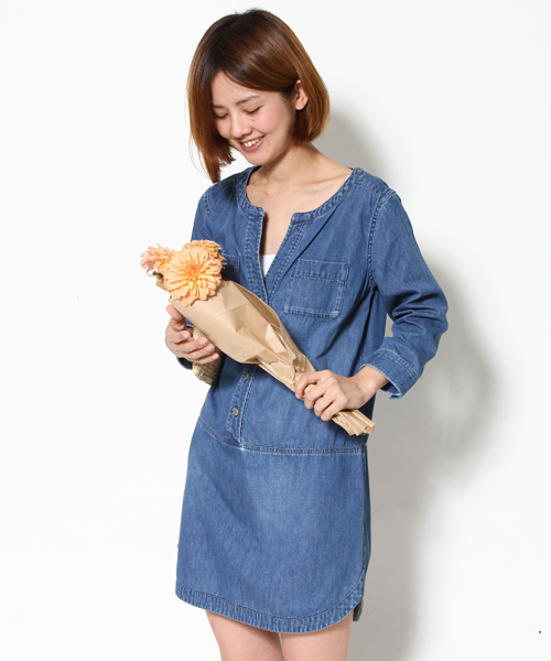 AMERICAN RAG CIE(アメリカンラグシー)の「ノーカラーデニムワンピース【WEB限定】(ワンピース・レディース・インディゴブルー・FREE)」の10枚目の写真