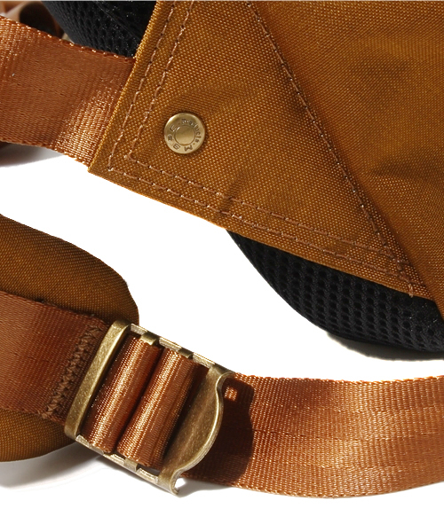 BEAMS(ビームス)の「master-piece×BEAMS / 別注 DAY PACK(バックパック/リュック・メンズ・ブラウン系その他/ネイビー・ONE SIZE)」の7枚目の写真