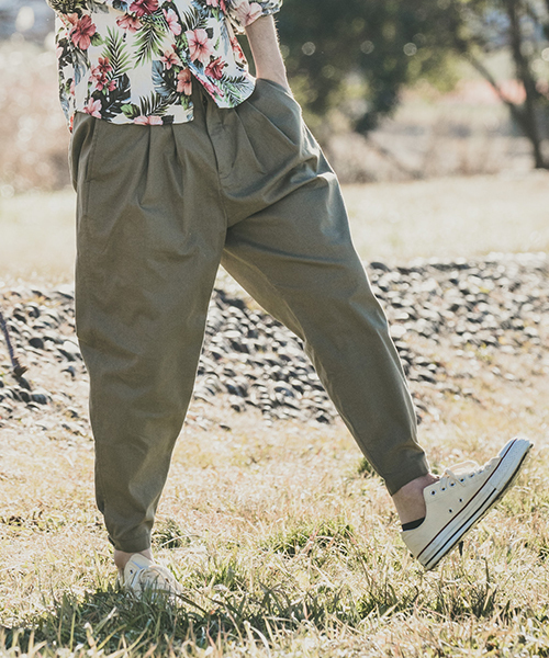 CAMBIO（カンビオ）の「mp6823-ワイドタックテーパードパンツ（その他パンツ・メンズ・ブラック/オリーブ/チャコール・S/M/L）」の3枚目の写真