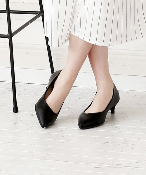 minky me!（ミンキーミー）の「ポインテッドトゥ5cmヒール走れるキレイめパンプス（パンプス・レディース・ピンク系その他/ブラック系その他2/その他14/ブラック系その他3/ブルー系その他3/イエロー系その他3/ピンク系その他3/ベージュ系その他3/グレー系その他3/ブルー系その他6/グレー系その他4/ブラック系その他・25/22.5/23/24.5/22/24/21.5/23.5/25.5/26）」の2枚目の写真