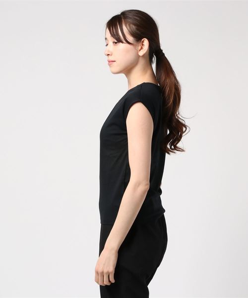 TRUDEA(トルディア)の「【接触冷感シルケット素材】メタルパーツ フレンチスリーブTシャツ(Tシャツ/カットソー・レディース・ベージュ/ブラック/ホワイト/ピンク/カーキ/グリーン・MEDIUM/LARGE)」の7枚目の写真