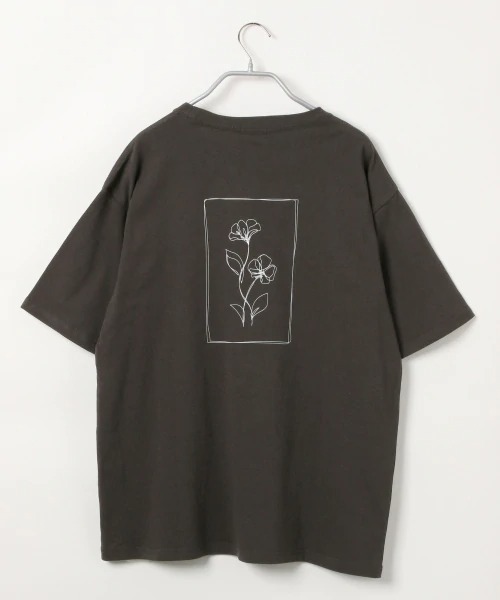 LOWRYS FARM（ローリーズファーム）の「ＡＲＴプリントＴＥＥ　877226（Tシャツ/カットソー・レディース・チャコールグレー/アイボリー/オフホワイト/グレー系その他/ホワイト系その他・FREE）」の4枚目の写真