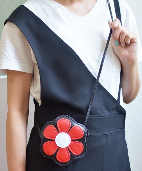 Fun & Daily(ファンアンドデイリー)の「F&D : フラワーミニポーチ(ショルダーバッグ・レディース・レッド/イエロー/ブルー・FREE)」の8枚目の写真