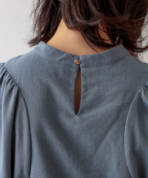 natural couture（ナチュラルクチュール）の「スタンドカラー袖コンシャスブラウス（シャツ/ブラウス・レディース・オフホワイト/ブラック/モカ/ベージュ/ブルー・FREE）」の13枚目の写真