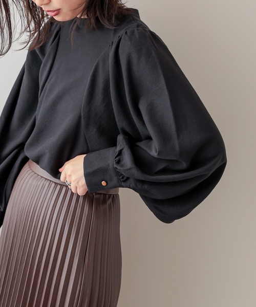 natural couture（ナチュラルクチュール）の「スタンドカラー袖コンシャスブラウス（シャツ/ブラウス・レディース・オフホワイト/ブラック/モカ/ベージュ/ブルー・FREE）」の6枚目の写真