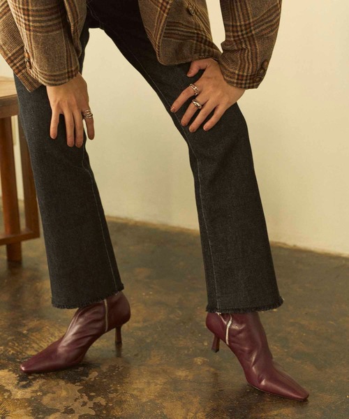 ANGIE（アンジー）の「カットオフセミフレアデニム【スタイリスト知念美加子さん×ANGIE 別注】（デニムパンツ・レディース・ブラック/インディゴブルー・SMALL/MEDIUM/LARGE）」の22枚目の写真