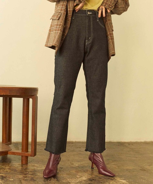 ANGIE（アンジー）の「カットオフセミフレアデニム【スタイリスト知念美加子さん×ANGIE 別注】（デニムパンツ・レディース・ブラック/インディゴブルー・SMALL/MEDIUM/LARGE）」の10枚目の写真