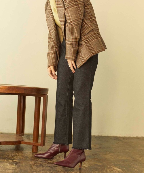 ANGIE（アンジー）の「カットオフセミフレアデニム【スタイリスト知念美加子さん×ANGIE 別注】（デニムパンツ・レディース・ブラック/インディゴブルー・SMALL/MEDIUM/LARGE）」の12枚目の写真