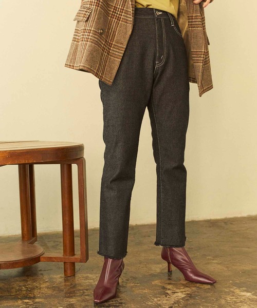 ANGIE（アンジー）の「カットオフセミフレアデニム【スタイリスト知念美加子さん×ANGIE 別注】（デニムパンツ・レディース・ブラック/インディゴブルー・SMALL/MEDIUM/LARGE）」の17枚目の写真