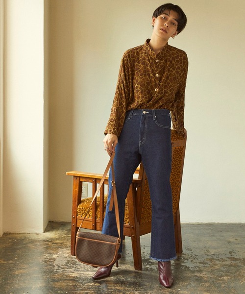 ANGIE（アンジー）の「カットオフセミフレアデニム【スタイリスト知念美加子さん×ANGIE 別注】（デニムパンツ・レディース・ブラック/インディゴブルー・SMALL/MEDIUM/LARGE）」の3枚目の写真