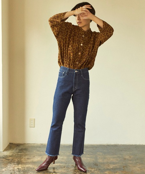 ANGIE（アンジー）の「カットオフセミフレアデニム【スタイリスト知念美加子さん×ANGIE 別注】（デニムパンツ・レディース・ブラック/インディゴブルー・SMALL/MEDIUM/LARGE）」の9枚目の写真