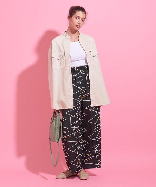 BEAUTY&YOUTH UNITED ARROWS（ビューティーアンドユースユナイテッドアローズ）の「BY∴ ネオンプリントイージーワイドパンツ（その他パンツ・レディース・ブラック/クリーム・M/S）」の15枚目の写真