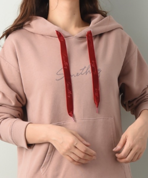 SOMETHING（サムシング）の「【ＳＯＭＥＴＨＩＮＧ】ＳＯＭＥＴＨＩＮＧ　ＬＯＧＯ　ＨＯＯＤＩＥ（パーカー・レディース・ベージュ/パープル/ピンク・FREE）」の20枚目の写真