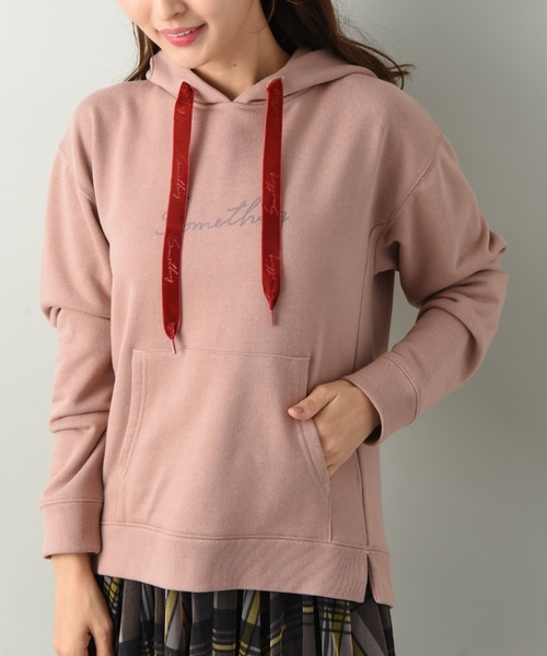 SOMETHING（サムシング）の「【ＳＯＭＥＴＨＩＮＧ】ＳＯＭＥＴＨＩＮＧ　ＬＯＧＯ　ＨＯＯＤＩＥ（パーカー・レディース・ベージュ/パープル/ピンク・FREE）」の16枚目の写真