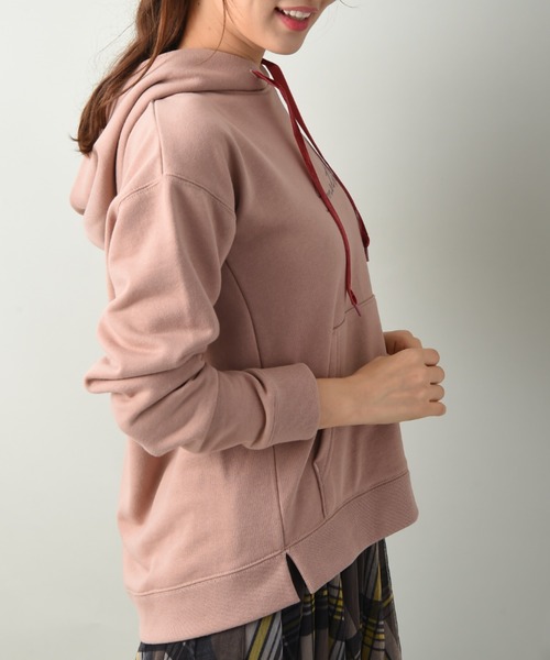 SOMETHING（サムシング）の「【ＳＯＭＥＴＨＩＮＧ】ＳＯＭＥＴＨＩＮＧ　ＬＯＧＯ　ＨＯＯＤＩＥ（パーカー・レディース・ベージュ/パープル/ピンク・FREE）」の18枚目の写真