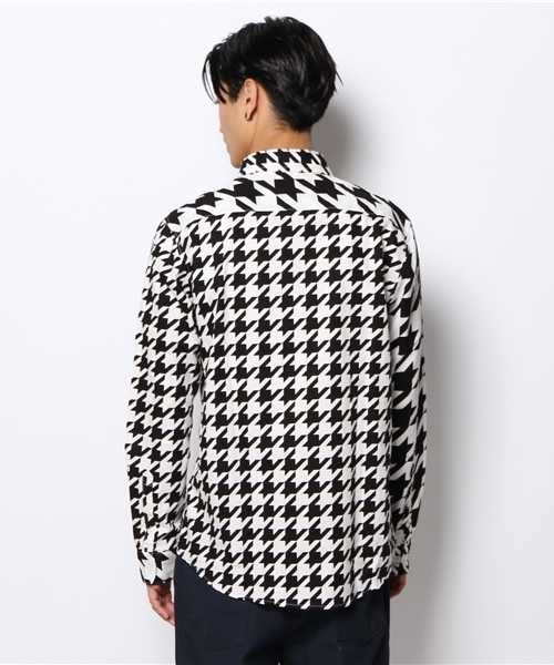 VENCEEXCHANGE（ヴァンスエクスチェンジ）の「Wネームクレイジーチドリシャツ（シャツ/ブラウス・メンズ・ホワイト/ブルー・MEDIUM/LARGE）」の5枚目の写真