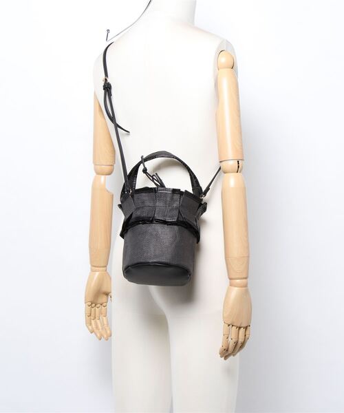 Tiara（ティアラ）の「パイピングフリルバッグ（かごバッグ・レディース・ベージュ/ブラック・FREE）」の4枚目の写真