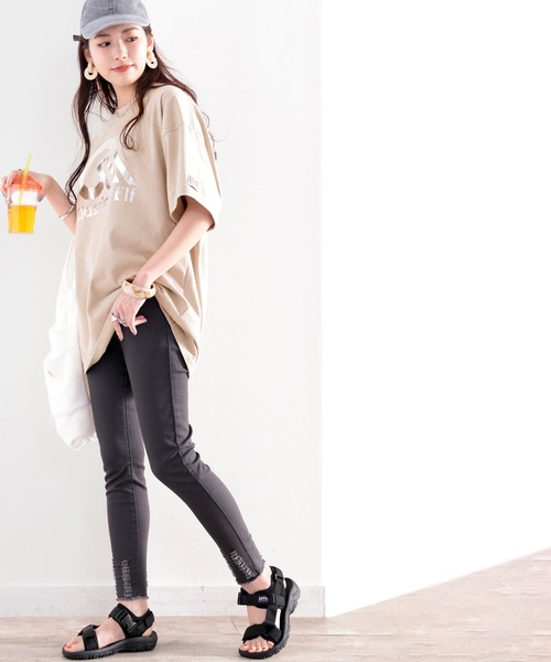classicalelf（クラシカルエルフ）の「綿100％ オーガニックコットン。復刻、Classical ElfスポーツロゴbigTシャツ（Tシャツ/カットソー・レディース・ホワイト/ブラック/グレイッシュベージュ・MEDIUM/LARGE/X-LARGE）」の13枚目の写真