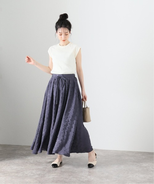La TOTALITE（ラトータリテ）の「フラワージャガードレーヨンタックスカート【手洗い可能】◆（スカート・レディース・ラベンダー/ダークブルー・38/36）」の3枚目の写真