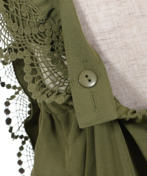 axes femme(アクシーズファム)の「フリル×レースサロペット(サロペット/オーバーオール・レディース・ベージュ/カーキ/ブラック・MEDIUM)」の6枚目の写真