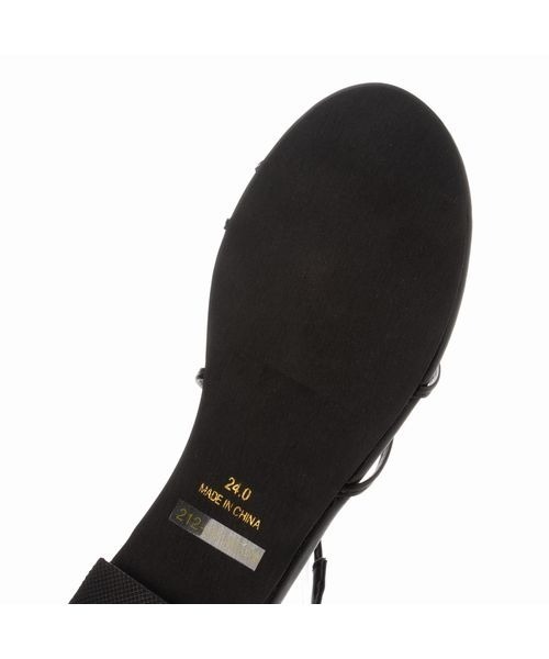 Fin（フィン）の「ストラップトングサンダル【低反発スポンジ入り】（サンダル・レディース・アイボリー/ブラック・22.5cm/23cm/23.5cm/24cm/24.5cm/25cm）」の6枚目の写真